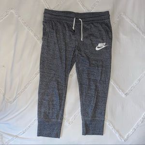 Gray nike cropped sweatpants